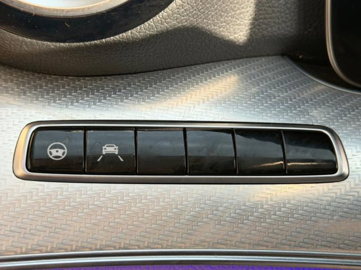 Mercedes-Benz Classe E Station Wagon 300 de Auto EQ-Power Business Sport (17)