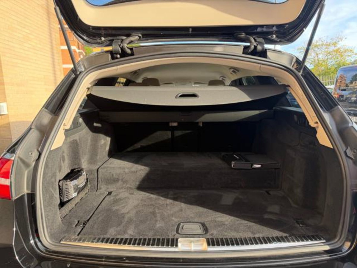Mercedes-Benz Classe E Station Wagon 300 de Auto EQ-Power Business Sport (7)