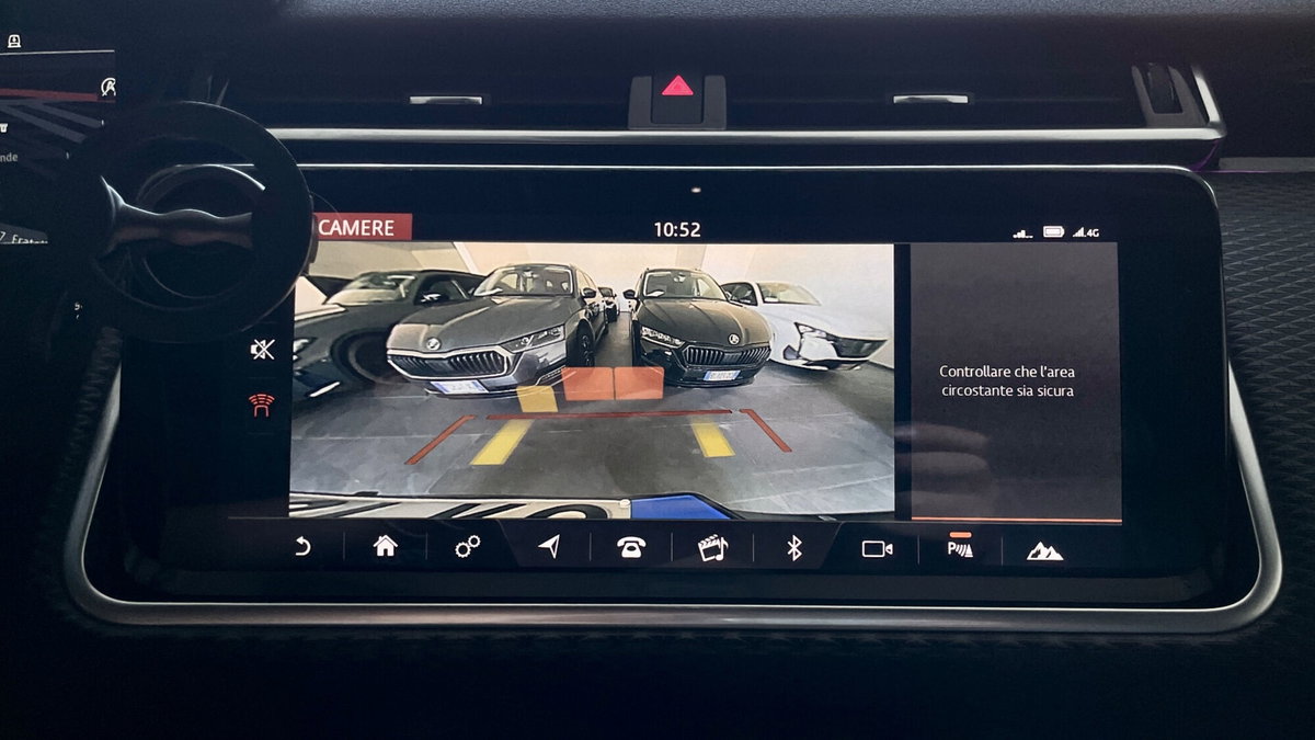 Land Rover Range Rover Velar 2.0D I4 240 CV (16)