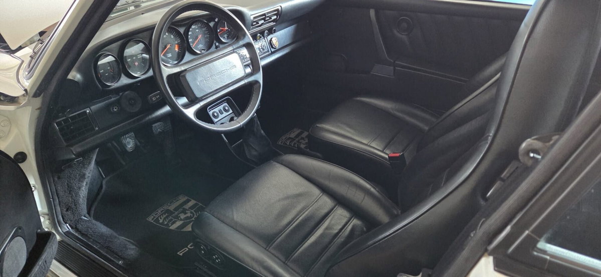 Porsche 911 Coupé Carrera 3.2 (11)