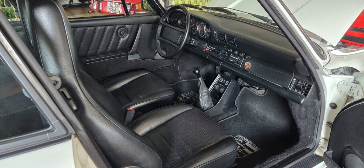Porsche 911 Coupé Carrera 3.2 (12)