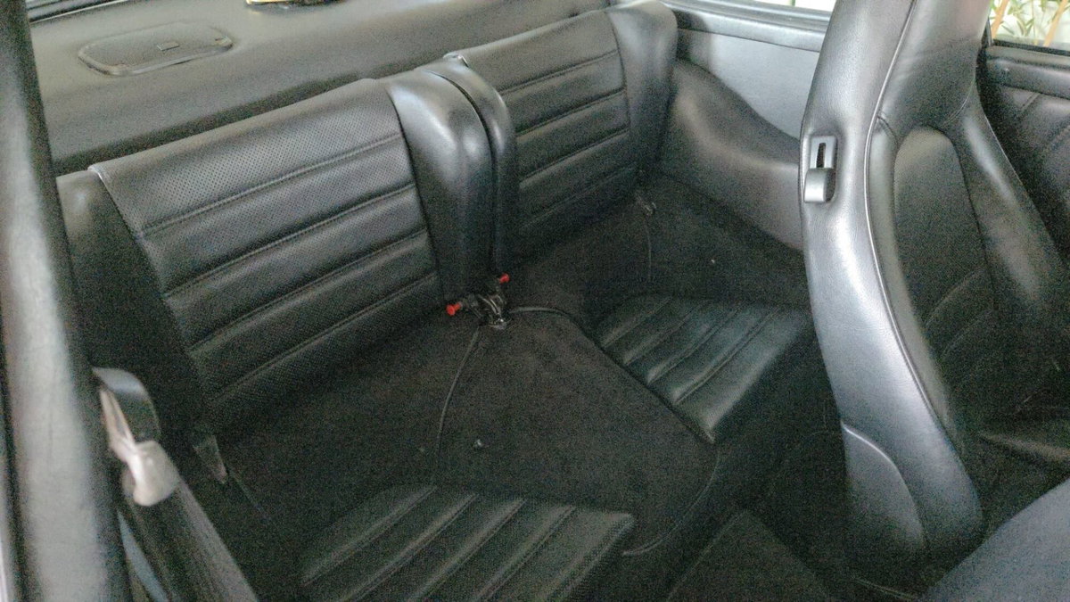 Porsche 911 Coupé Carrera 3.2 (13)