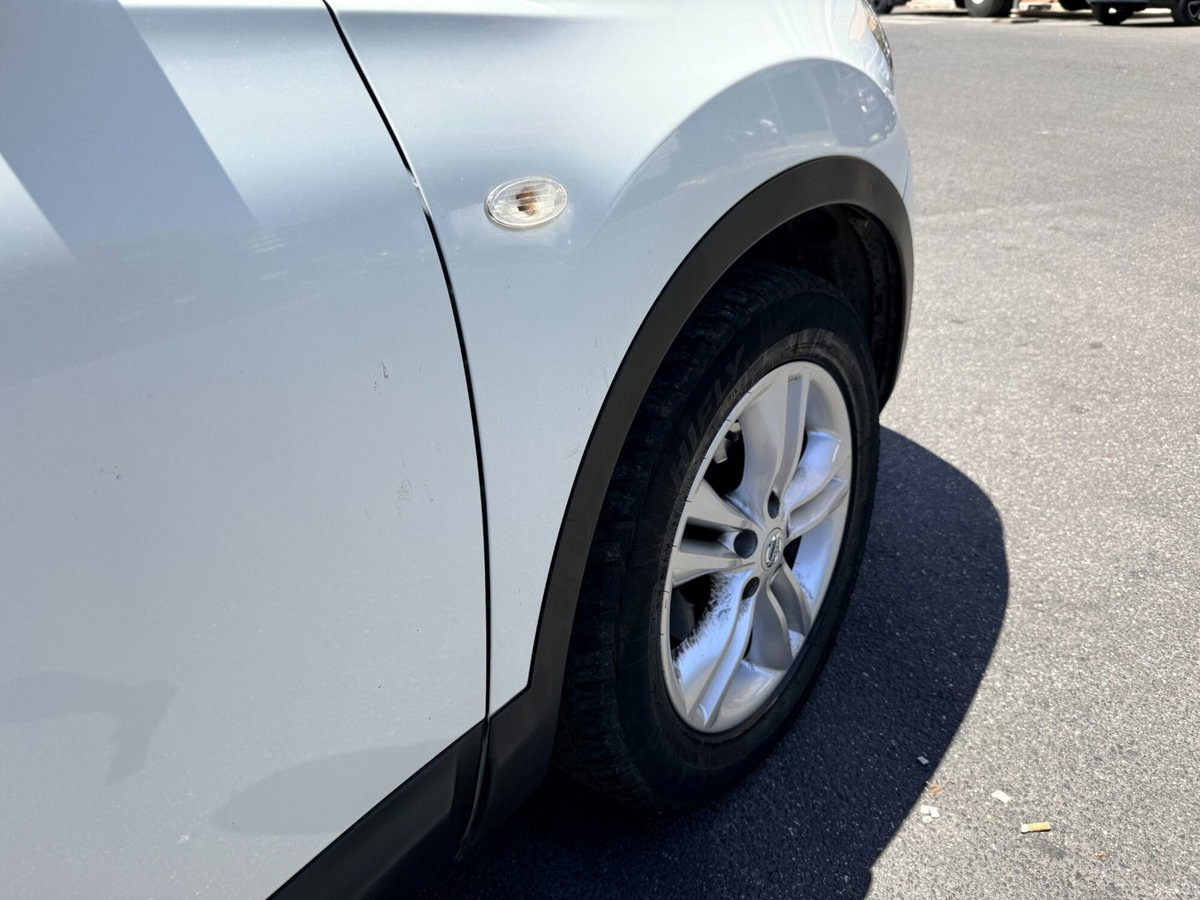 Nissan Qashqai 2.0 dCi DPF Tekna (19)