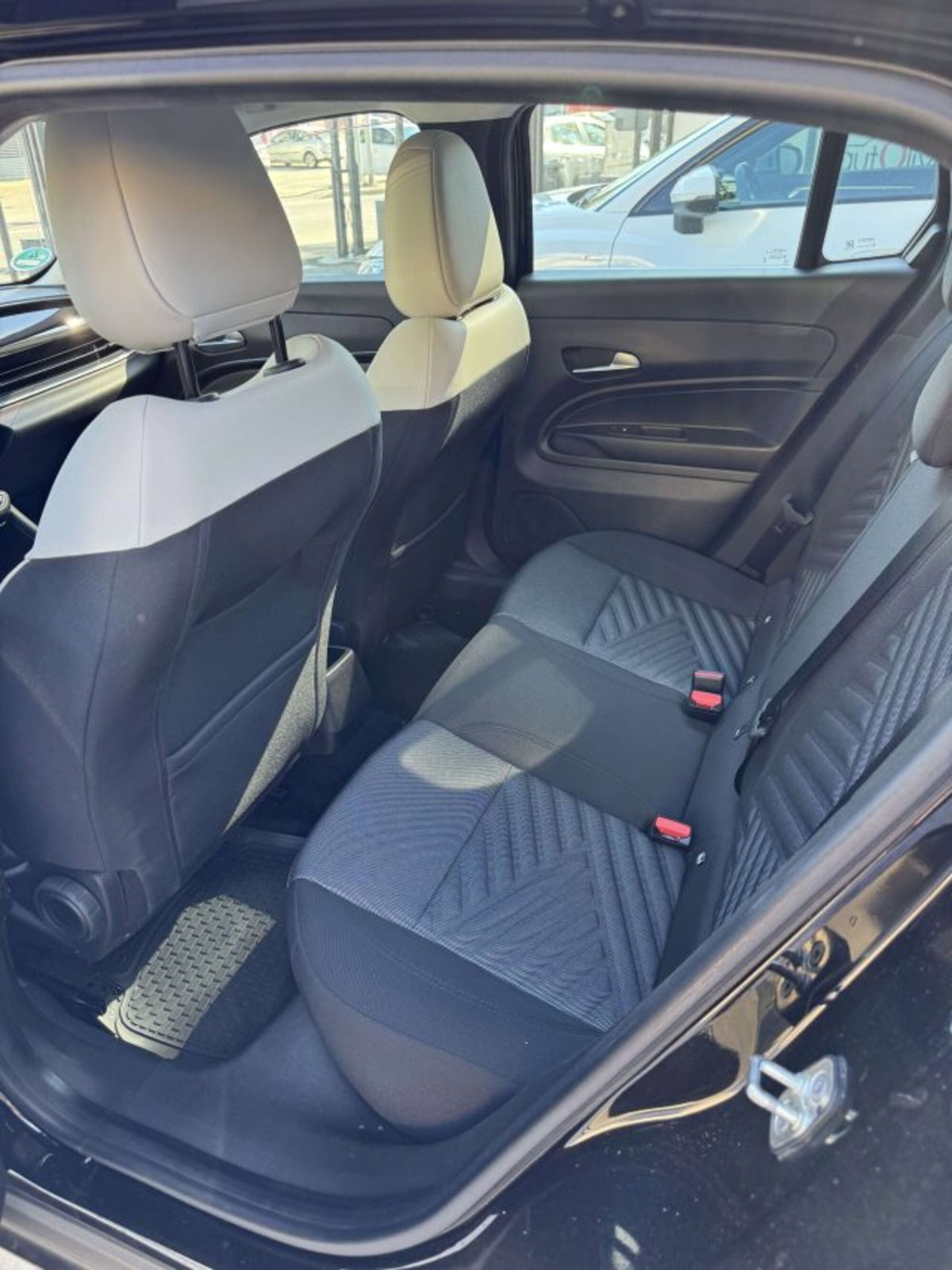 Fiat 600 1.2 hybrid 110cv auto (9)