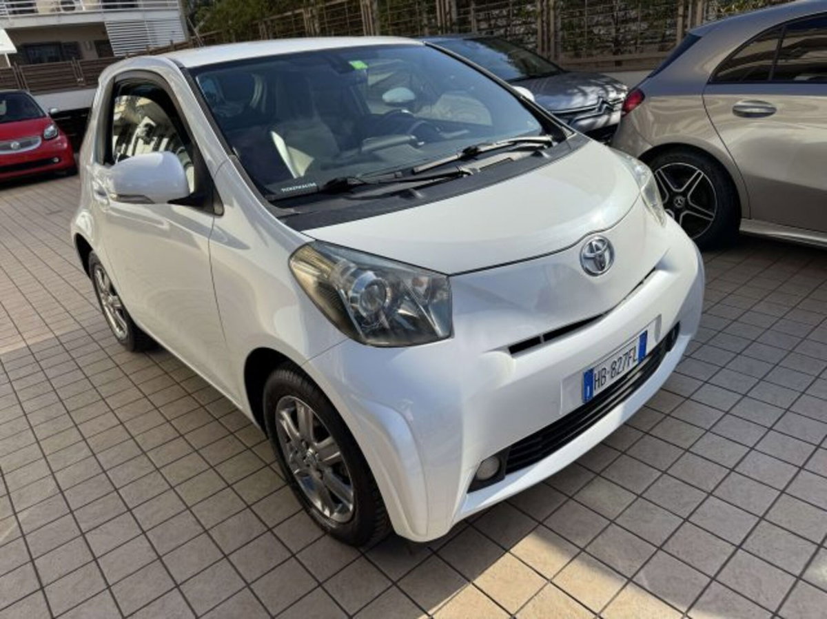 Toyota iQ 1.0 CVT Sol (2)