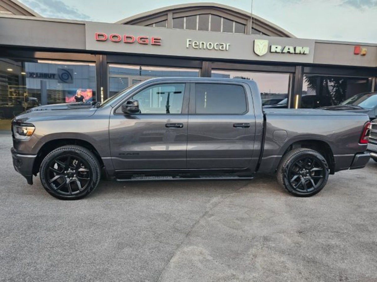Ram Ram Pick-up Ram 1500 5.7 V8 Crew Cab Laramie Night Edition 395cv at8 (2)