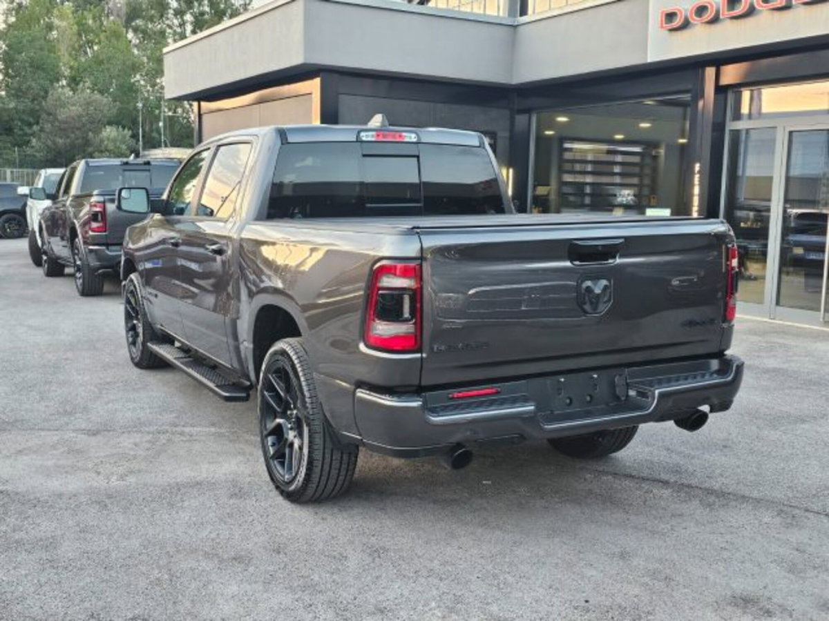 Ram Ram Pick-up Ram 1500 5.7 V8 Crew Cab Laramie Night Edition 395cv at8 (4)