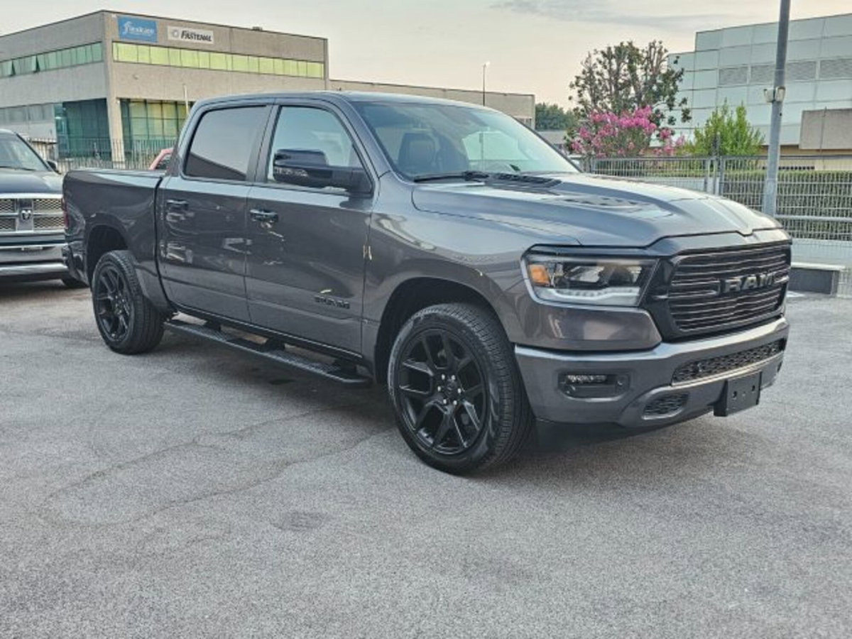 Ram Ram Pick-up Ram 1500 5.7 V8 Crew Cab Laramie Night Edition 395cv at8 (8)