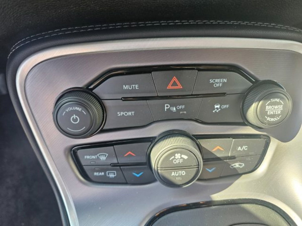 Dodge Challenger 3.6 V6 SXT awd 309cv at8 (14)