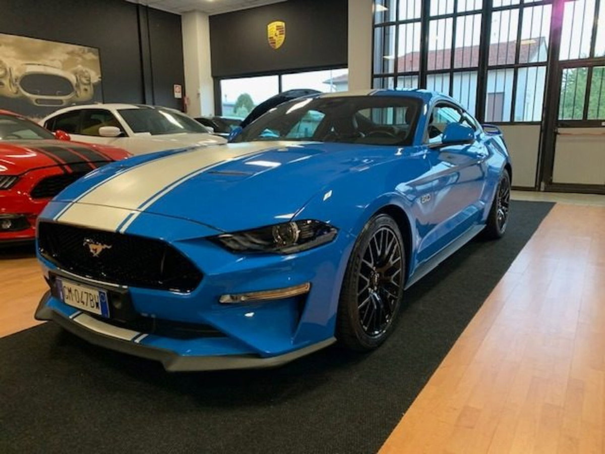 Ford Mustang Coupé Fastback 5.0 V8 GT (2)