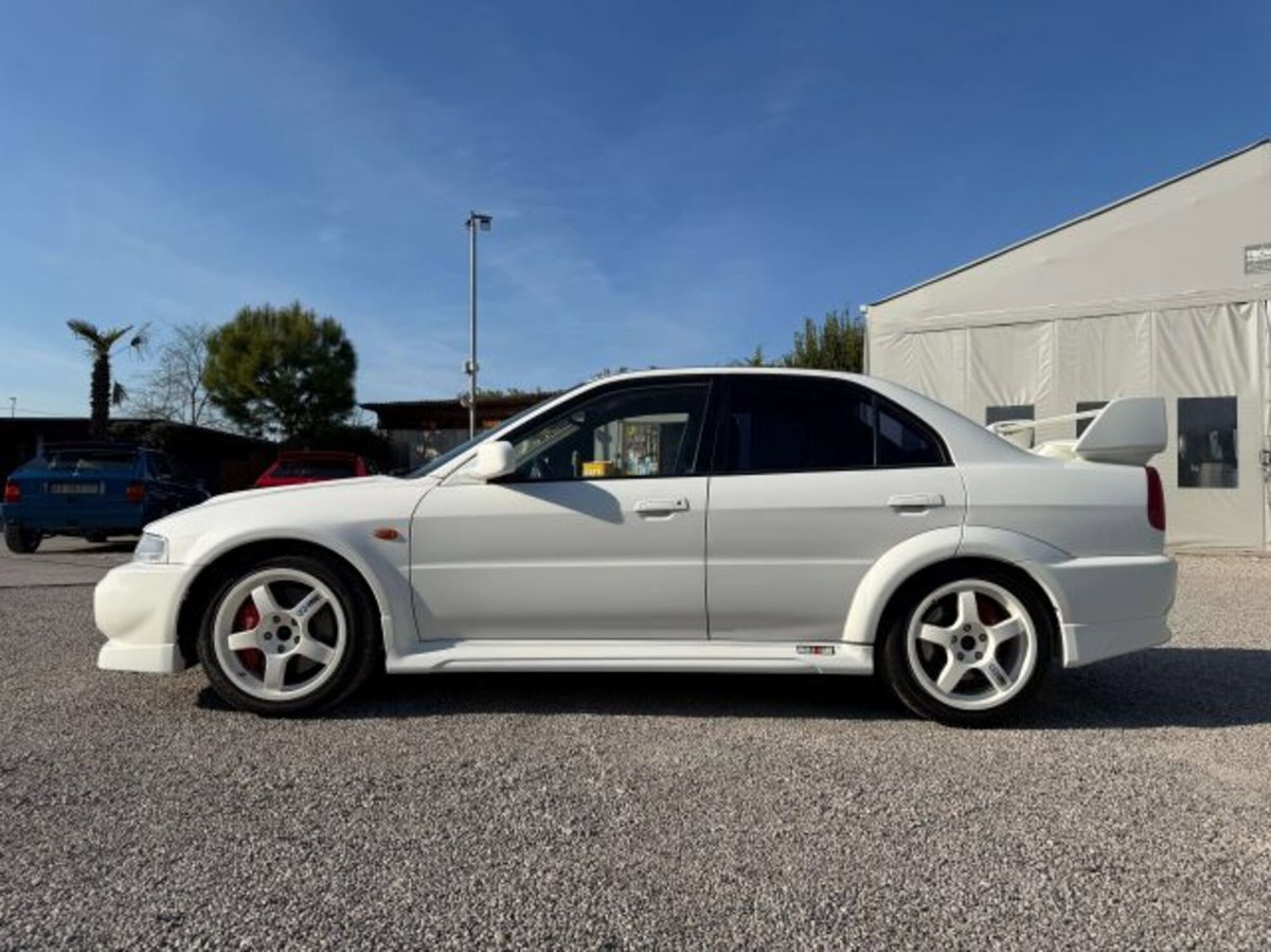 Mitsubishi Lancer 2.0 4p. 4WD Evo VII RS (3)