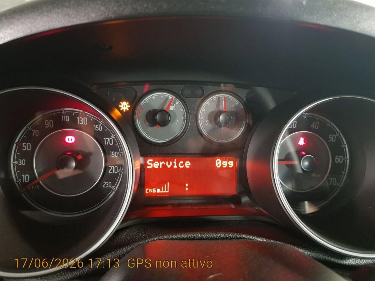 Fiat Punto 1.4 8V 5 porte Natural Power Lounge (10)