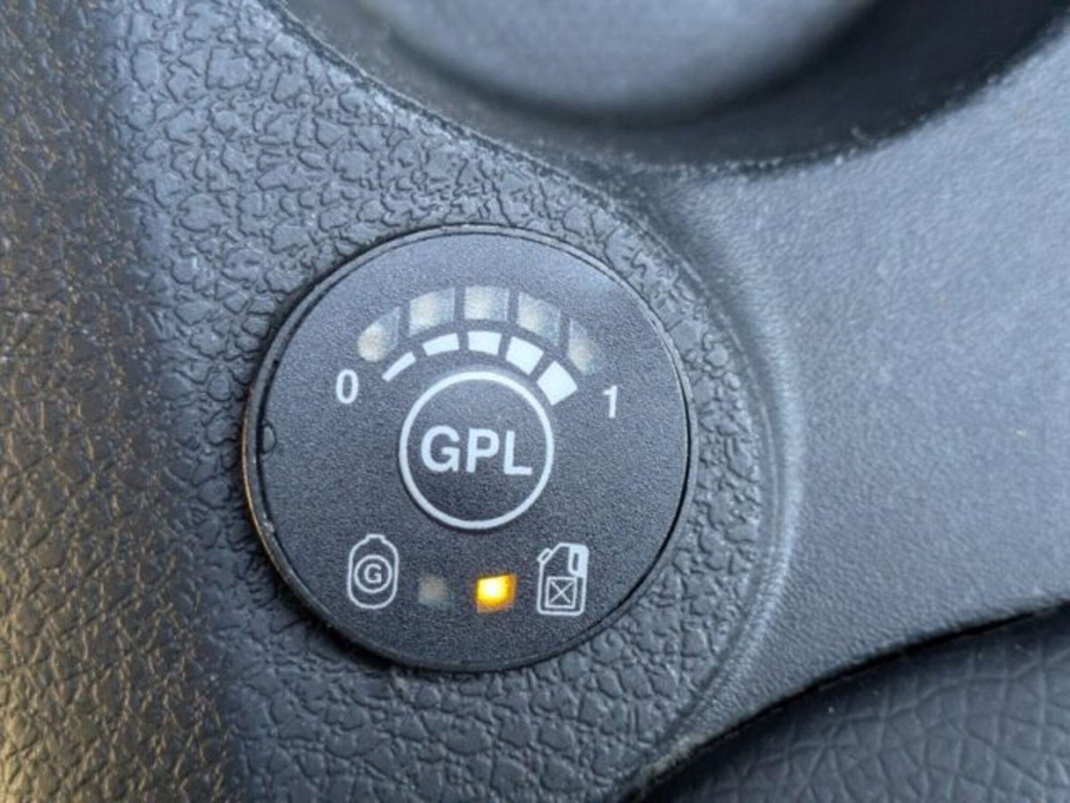 Dacia Sandero 1.2 GPL 75CV Lauréate (4)