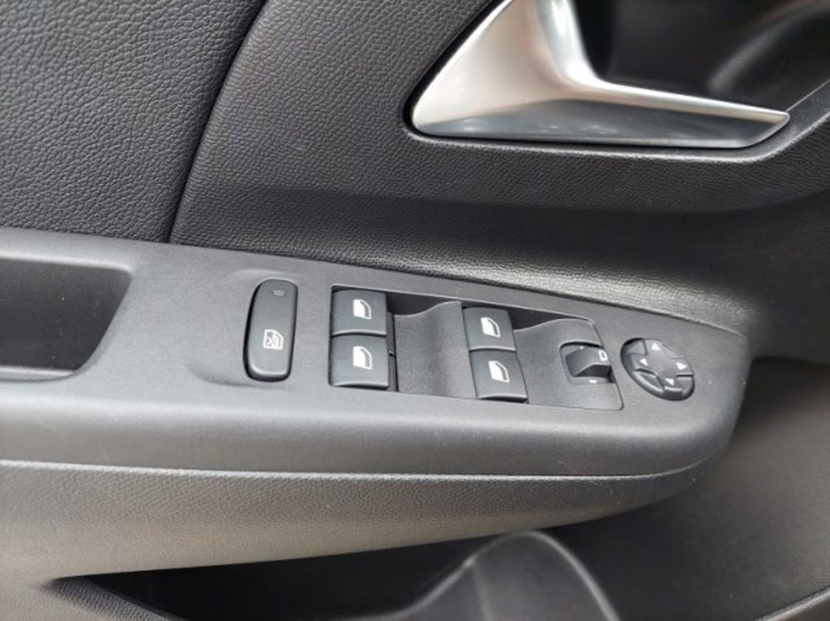 Opel Corsa 1.2 Elegance (4)