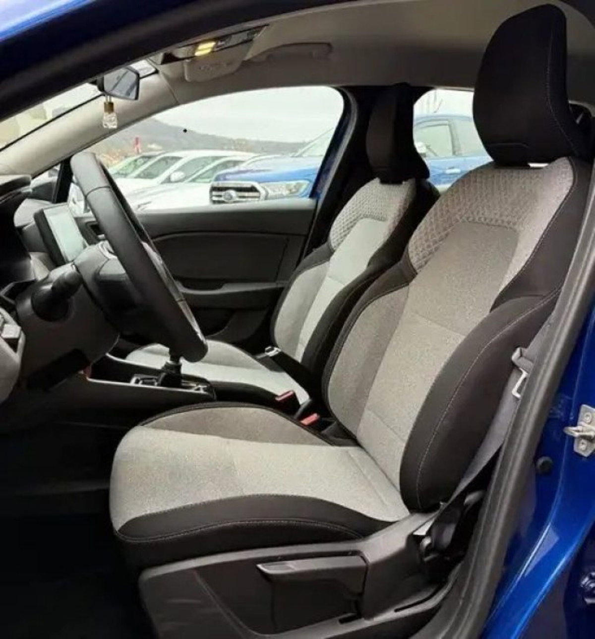 Renault Clio 1.0 tce Techno Gpl 100cv (4)