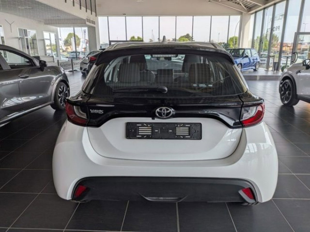 Toyota Yaris 1.0 5 porte Trend (2)