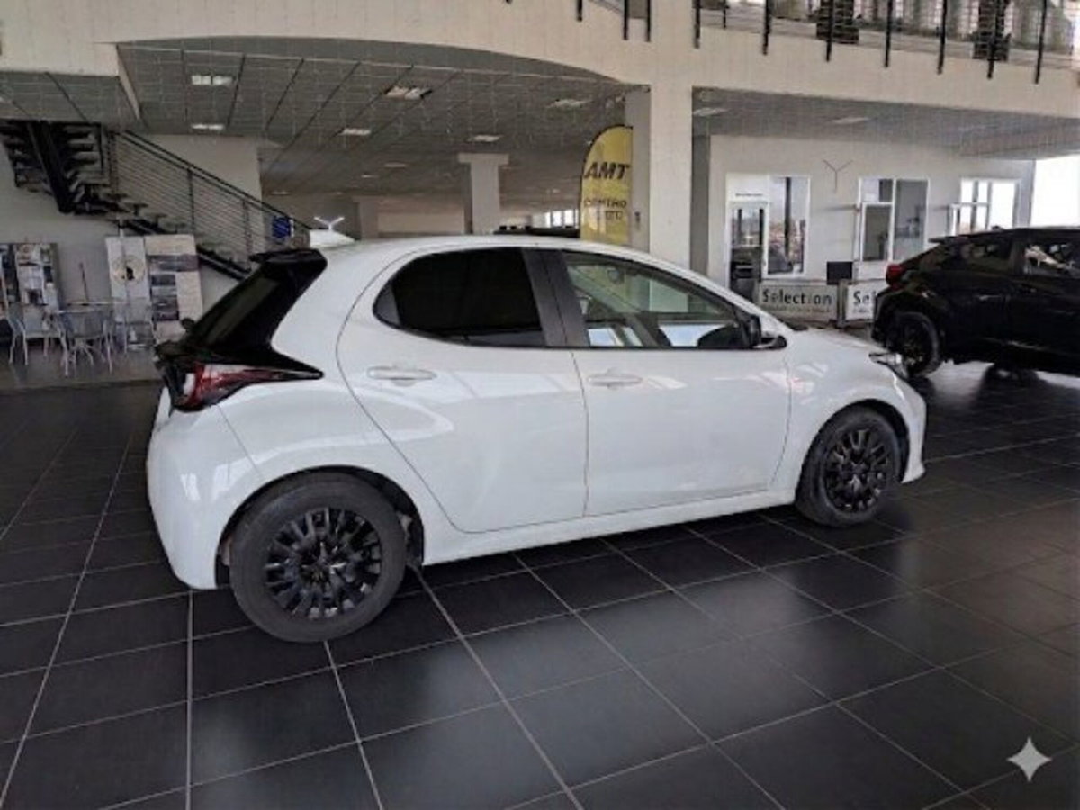 Toyota Yaris 1.0 5 porte Trend (3)