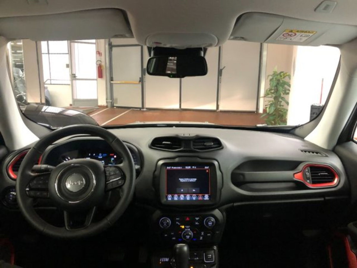 Jeep Renegade 1.3 T4 240CV PHEV 4xe AT6 Trailhawk (14)