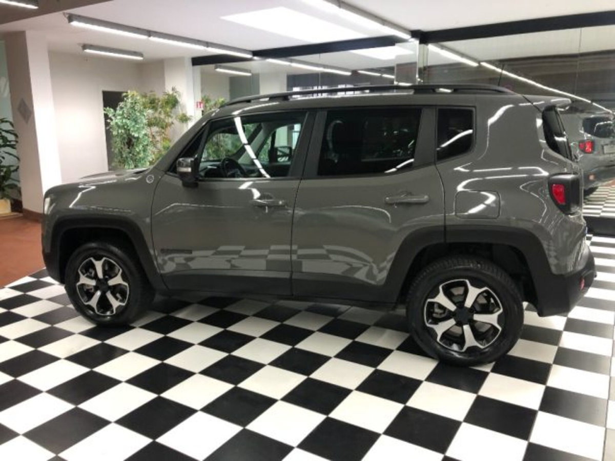 Jeep Renegade 1.3 T4 240CV PHEV 4xe AT6 Trailhawk (7)
