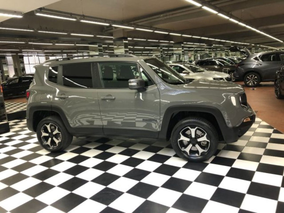 Jeep Renegade 1.3 T4 240CV PHEV 4xe AT6 Trailhawk (8)