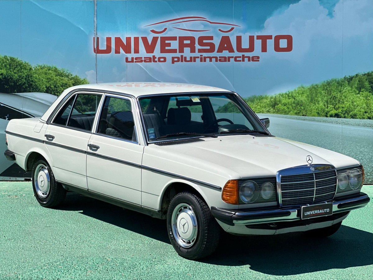 Mercedes-Benz 200 200 D (2)