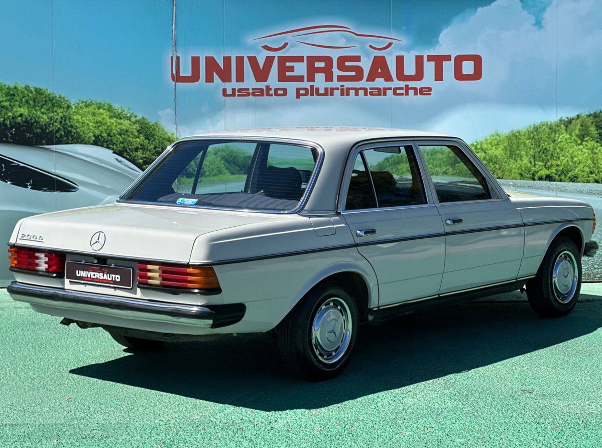 Mercedes-Benz 200 200 D (3)