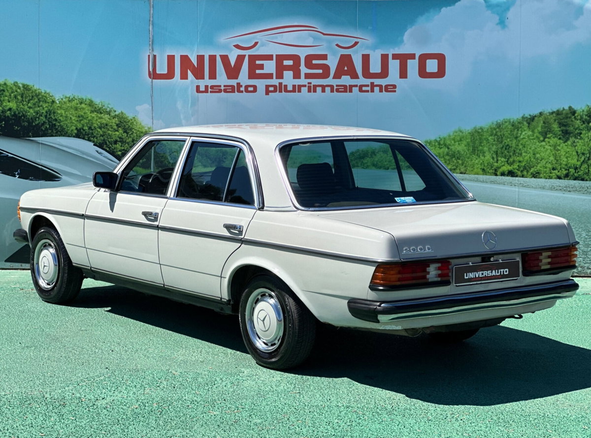 Mercedes-Benz 200 200 D (4)