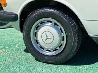 Mercedes-Benz 200 200 D (5)