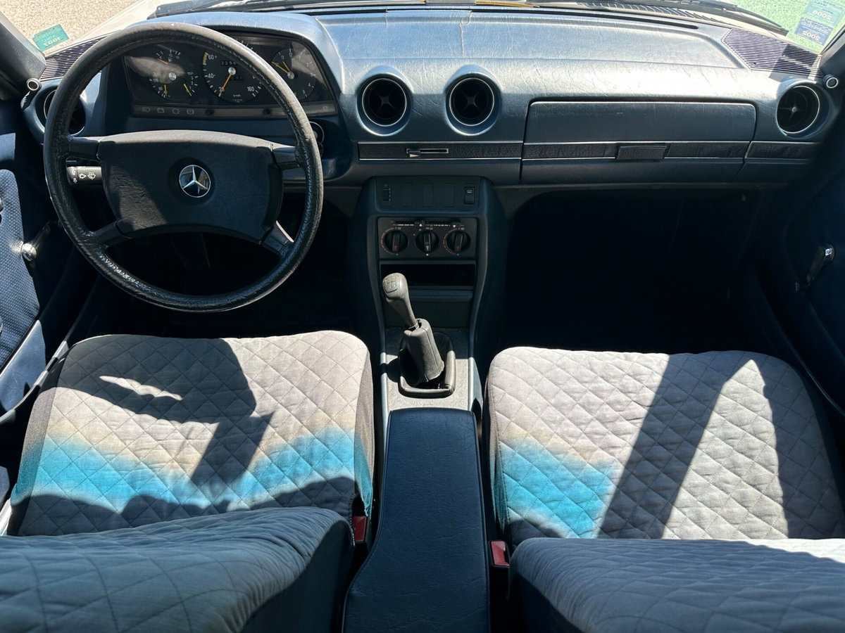 Mercedes-Benz 200 200 D (6)