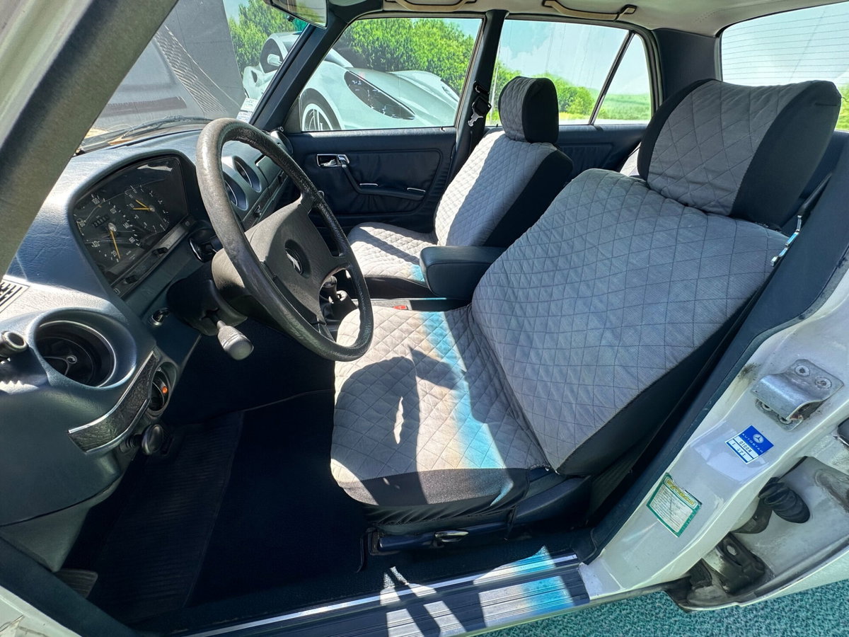Mercedes-Benz 200 200 D (7)