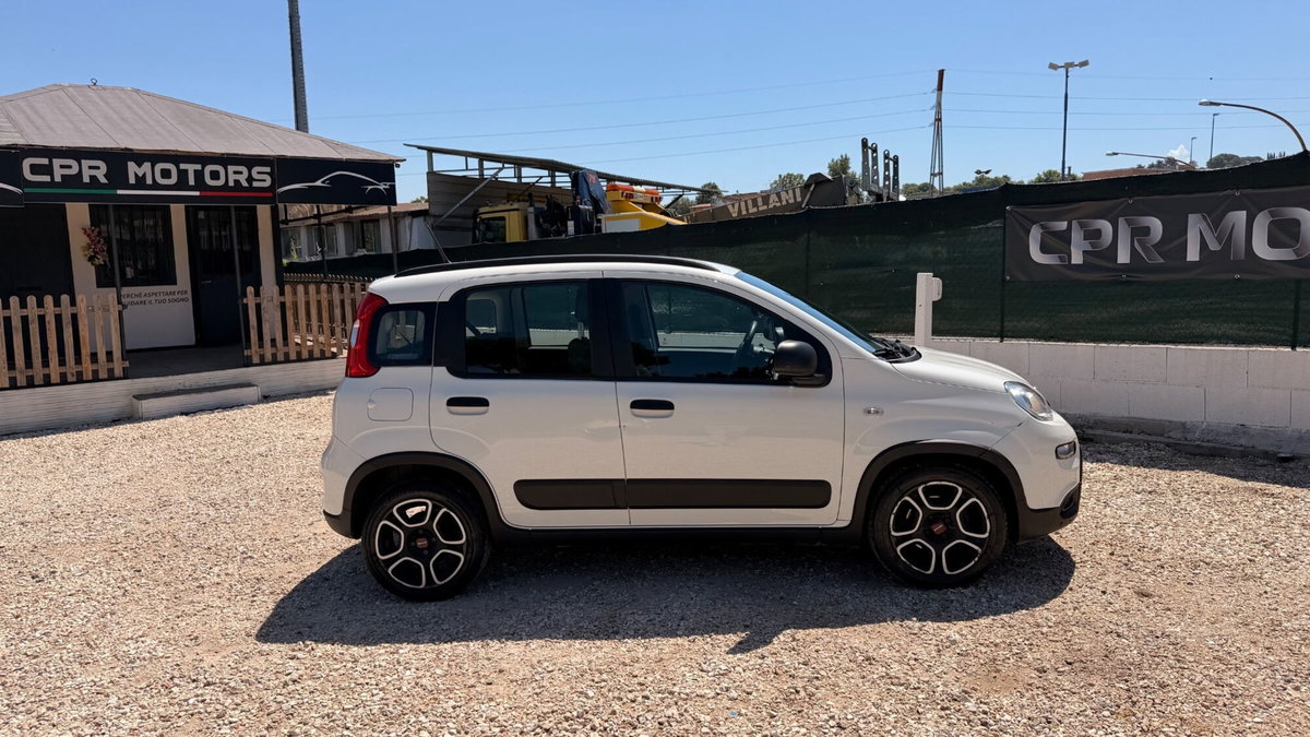 Fiat Panda 1.0 FireFly S&S Hybrid City Cross (2)