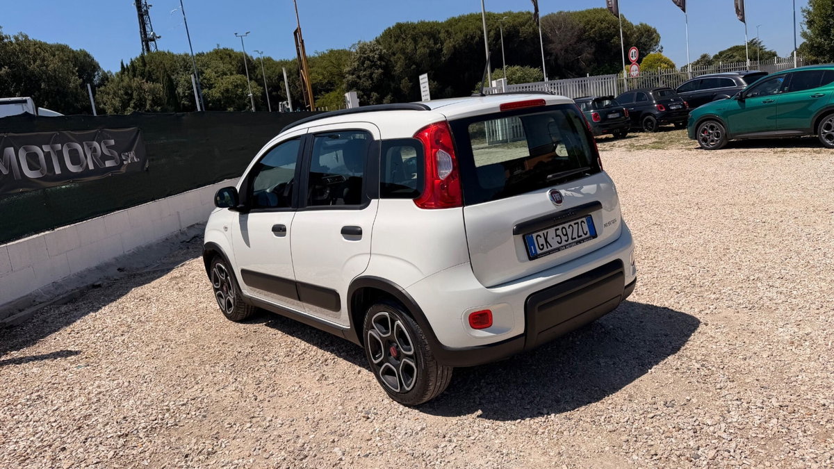 Fiat Panda 1.0 FireFly S&S Hybrid City Cross (5)