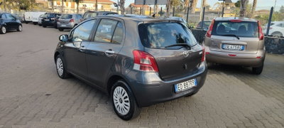 Toyota Yaris 1.3 5 porte (2)
