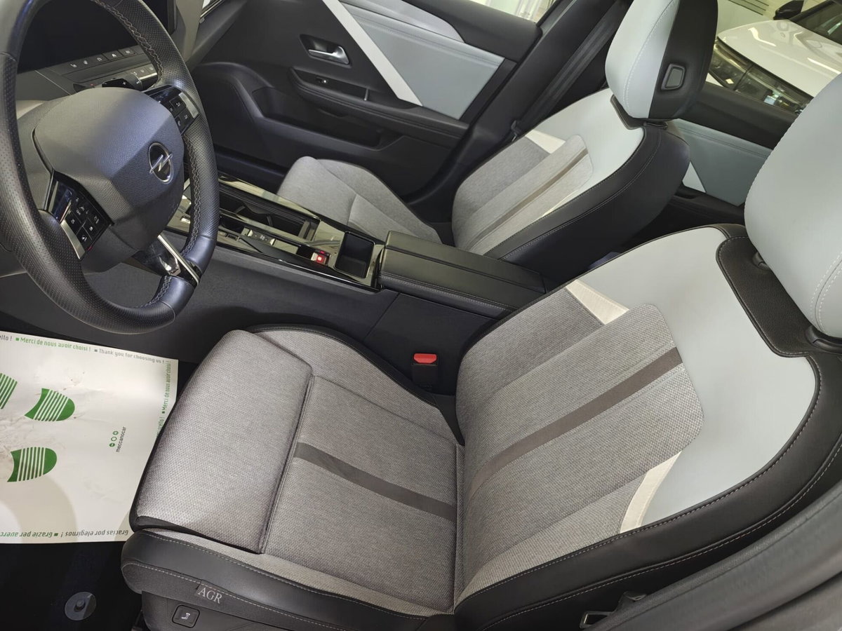 Opel Astra 1.6 Hybrid 180 CV AT8 Elegance (6)
