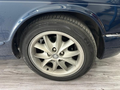 Jaguar XJ 3.2 cat Executive (19)