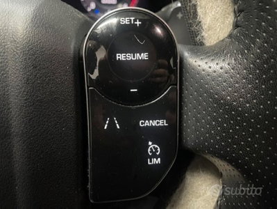 Land Rover Range Rover Velar 2.0D I4 180 CV R-Dynamic HSE (13)