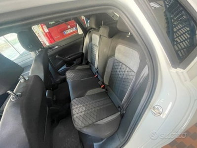 Volkswagen Polo 1.0 tsi R-Line 95cv dsg (10)