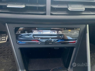 Volkswagen Polo 1.0 tsi R-Line 95cv dsg (16)