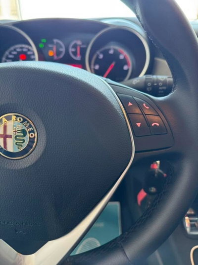 Alfa Romeo Giulietta 1.6 JTDm-2 Exclusive (16)