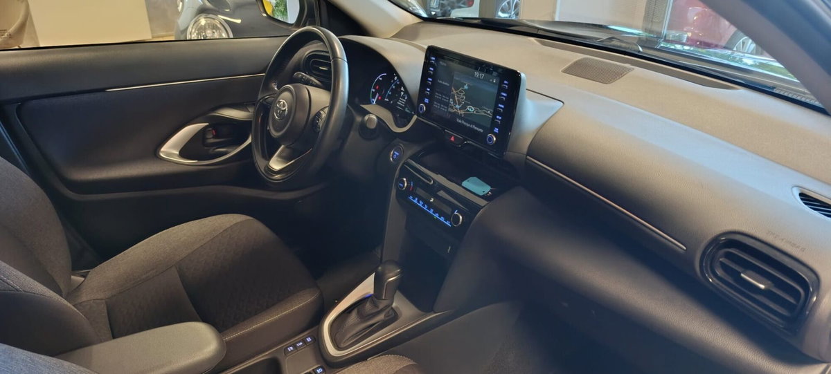 Toyota Yaris Cross 1.5h GR Sport Black Sky fwd 116cv e-cvt (16)