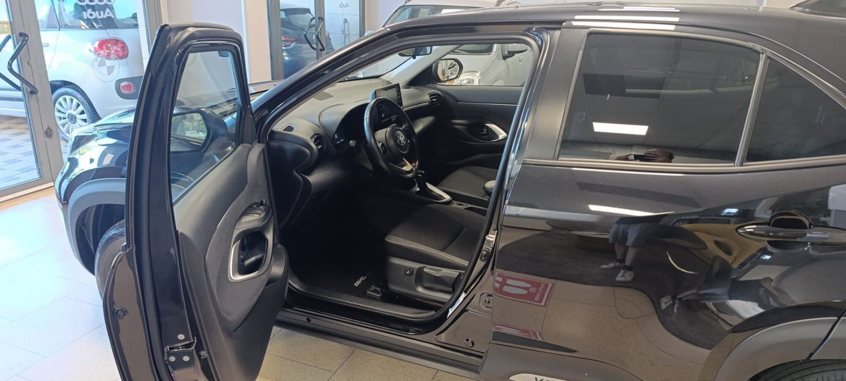 Toyota Yaris Cross 1.5h GR Sport Black Sky fwd 116cv e-cvt (8)