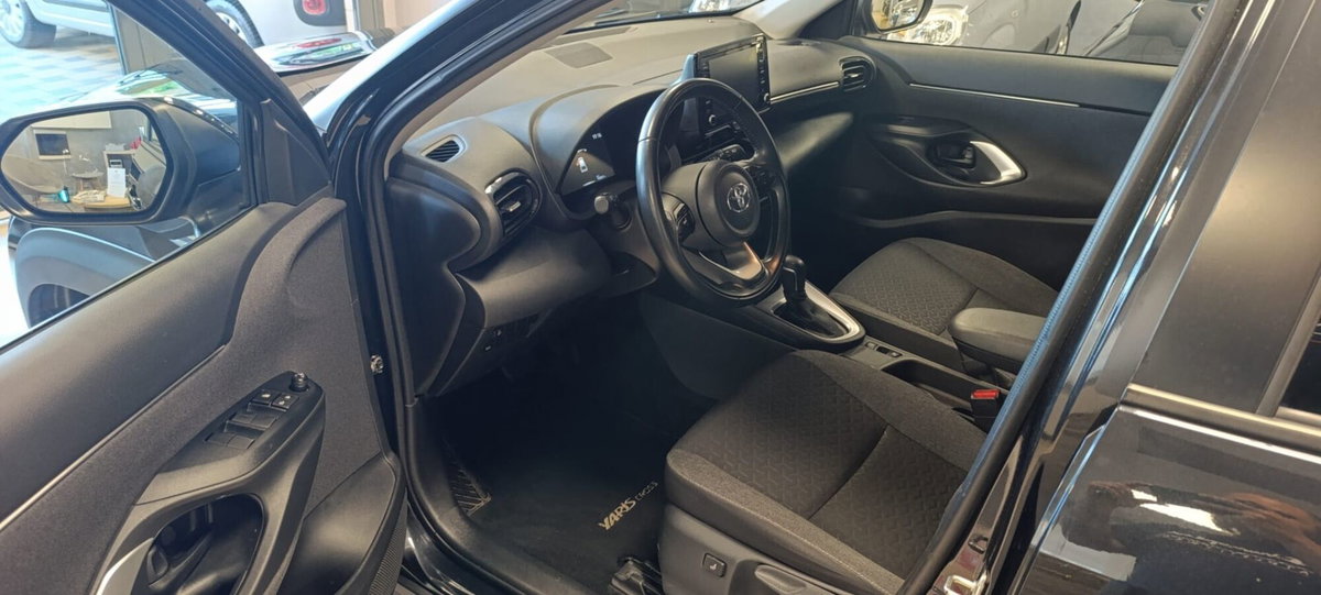 Toyota Yaris Cross 1.5h GR Sport Black Sky fwd 116cv e-cvt (9)