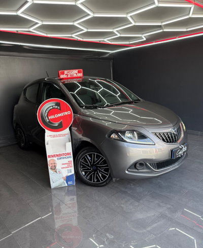 Lancia Ypsilon 1.0 FireFly 5 porte S&S Hybrid Ecochic Gold usata