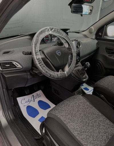Lancia Ypsilon 1.0 FireFly 5 porte S&S Hybrid Ecochic Gold (8)