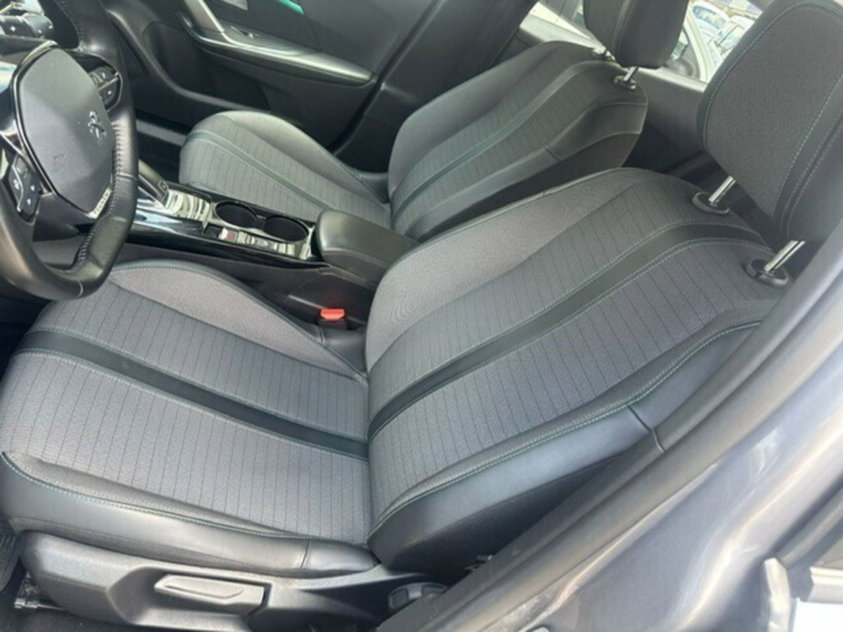 Peugeot 2008 BlueHDi 130 S&S EAT8 Allure Pack (12)