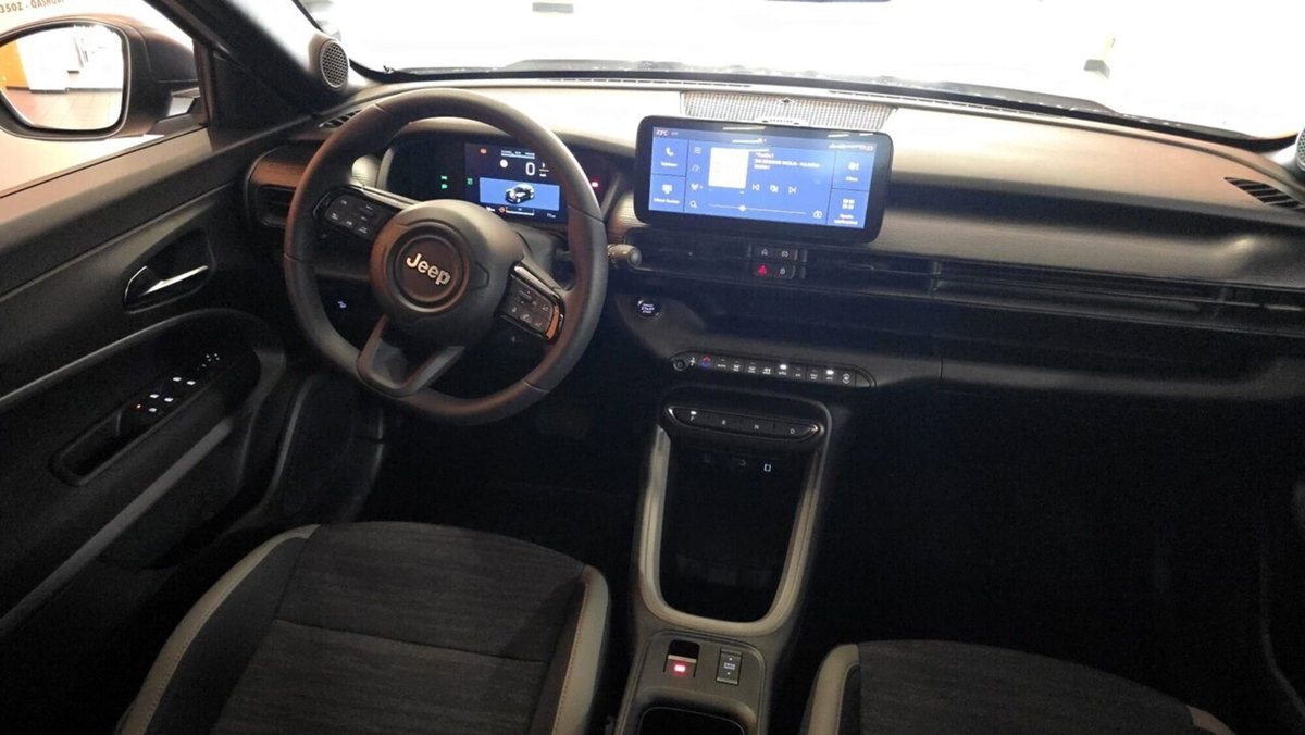 Jeep Avenger 1.2 turbo 85th Anniversary fwd 100cv (6)
