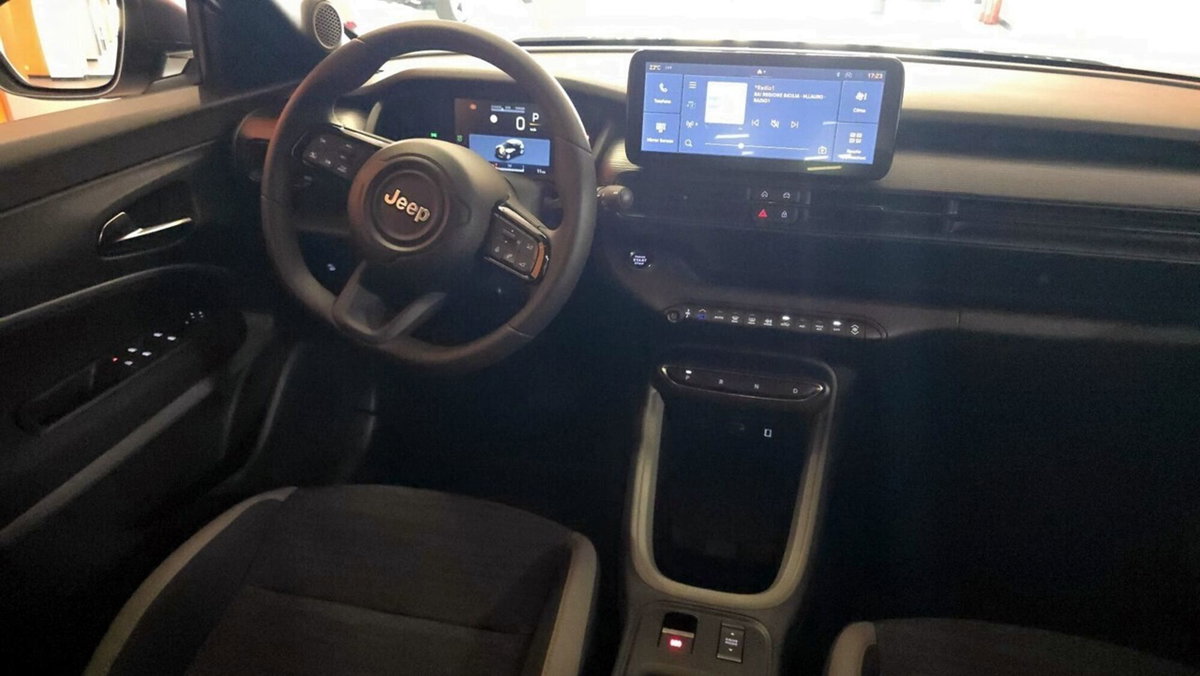 Jeep Avenger 1.2 turbo 85th Anniversary fwd 100cv (8)