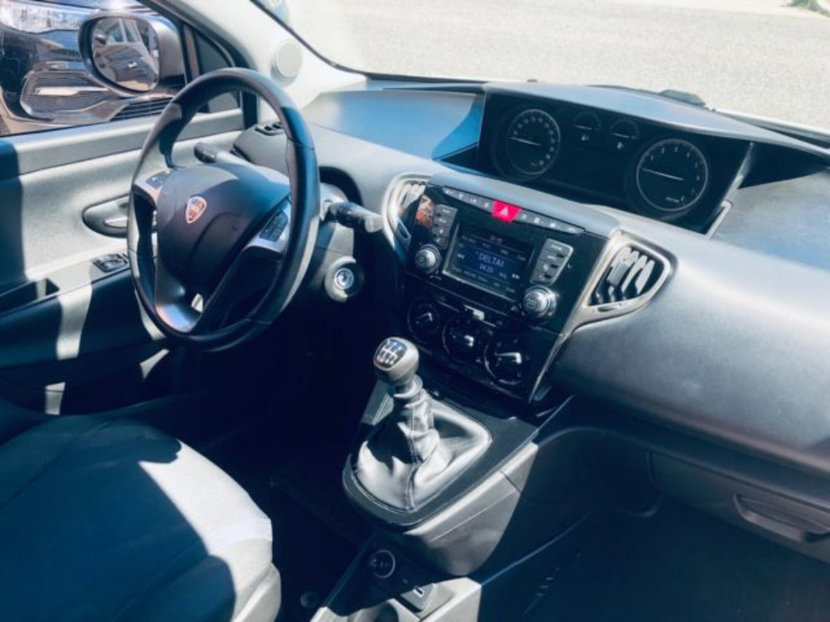 Lancia Ypsilon 1.0 FireFly 5 porte S&S Hybrid Ecochic Gold (12)