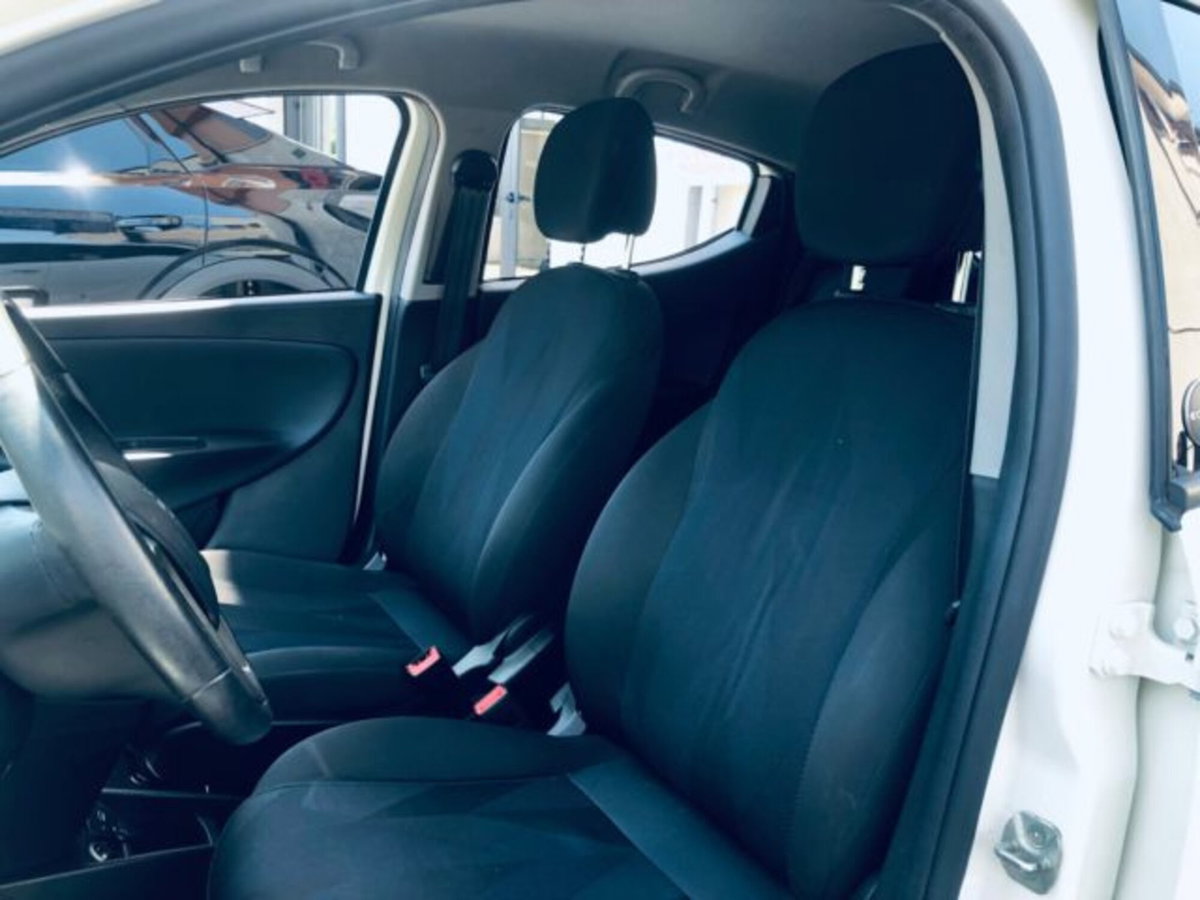 Lancia Ypsilon 1.0 FireFly 5 porte S&S Hybrid Ecochic Gold (14)