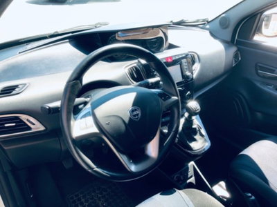 Lancia Ypsilon 1.0 FireFly 5 porte S&S Hybrid Ecochic Gold (16)
